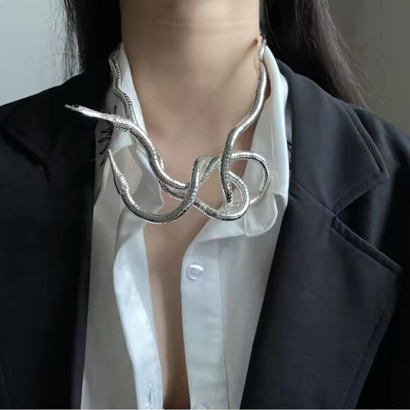 Serpenti Gold Snack Necklace-Bracelet-Multifunctional - Picture 3 of 17